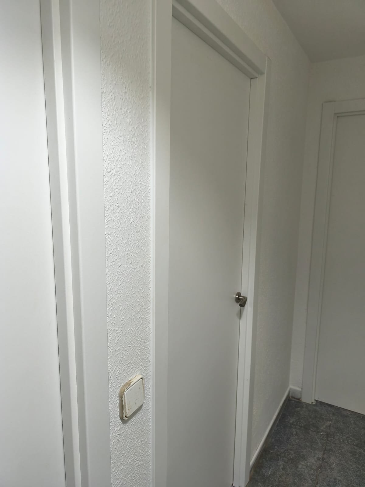Lacado de puertas en León — acabado brillante